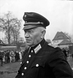 Ahlers, Emil: geboren 1885: von 1940 bis 1956 Amtswehrführer der Amtsfeuerwehr Lütjensee, von 1951 bis 1959 Amtmann des Amtes Lütjensee: Einwohner von Lütjensee