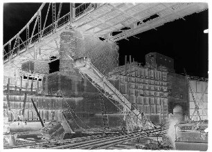 Staustufe Himmelstadt. Baumaßnahmen in der Nähe der Mainbrücke von Himmelstadt.