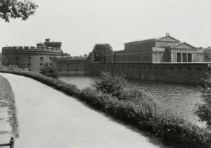 Königsberg, Wrangelturm : Königsberg (Kalinigrad/Russland). Wrangelturm und Kunsthalle. Blick über den Kupfergraben nach Südosten