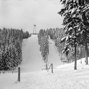 Erzgebirgsschanzen Johanngeorgenstadt : Erzgebirgsschanze (links), Pionierschanze (rechts)