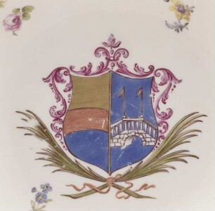 Henkelbecher und Unterschale mit Wappen Da Ponte und Blumendekor — Unterschale