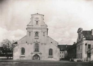 Vilnius. Franziskanerkirche. Außenansicht von West