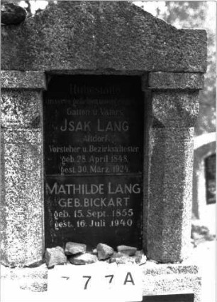 Grabstein 777 (Index: 100099487) Maße HxBxT: 198x82x25 cm Besonderheit: kulturhistorisch wertvoll / hist.-wiss. Gr. (Gem.-stellg. Isak); - Doppelgrab f. Eheleute mit Gedenktafel f. Tochter Betty: Grabstein 777A