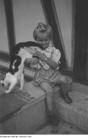 Mädchen mit einer Katze