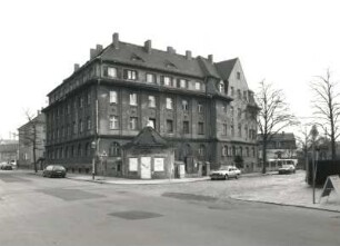 Dresden-Trachau, Industriestraße 5/Wilder-Mann-Straße 6/8. Wohnhaus mit Kiosk (1912; H. Erlwein). Eckansicht
