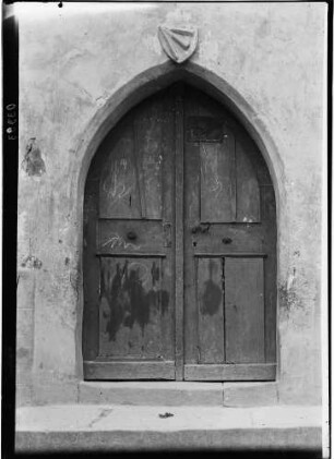 Bahnbrücken Kirche Sankt Sebastian Südseite Ansicht Portal mit Wappen (um 1450)