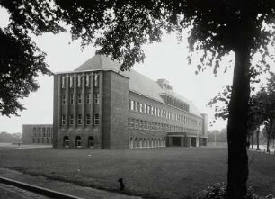 Rendsburg, Christian-Timm-Schule : Rendsburg. Christian-Timm-Schule, Kieler Straße 27. Eckansicht