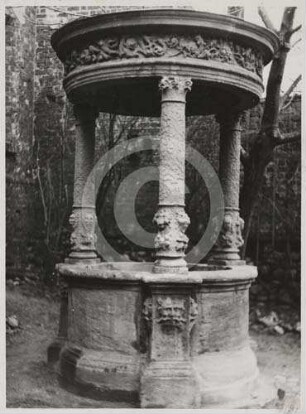 Brunnen im Burghof Namslau