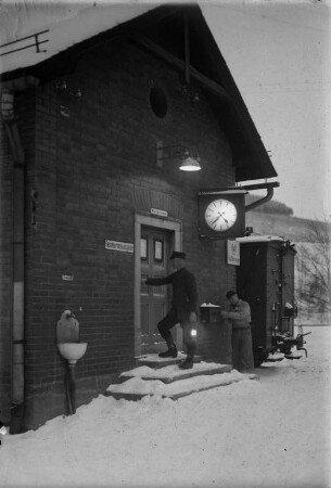 Am Bahnhof