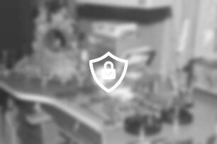 Uhren-Schmuck-Bestecke [Name maskiert] (Grenzweg 28, EKZ-Neuschönningstedt): antike Uhr und zerlegtes Uhrwerk