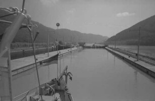 Jochenstein: Einfahrt in die Schleuse