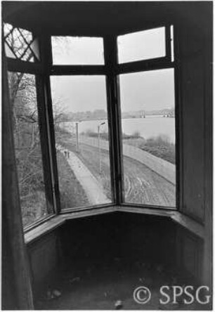Mauerfall, Potsdam, Ufer Park Babelsberg, Blick aus Maschinenhaus in Richtung Glienicker Brücke.