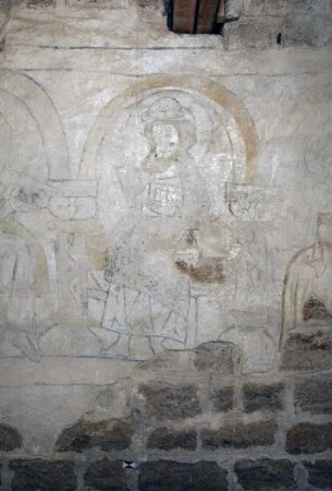 Arkadenreihe mit Sitzfiguren (wohl Propheten oder Apostel) — 4. Figur von links