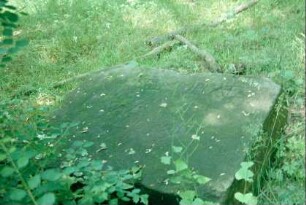steinerne Sonnenuhr im ehemaligen Steinbruch