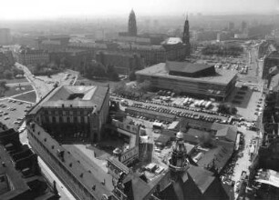 Dresden-Altstadt. Johanneum (Verkehrsmuseum), Stallhof, Neumarkt, Kulturpalast, Wilsdruffer Straße und Altmarkt. Blick vom Turm der Katholischen Hofkirche nach Südosten