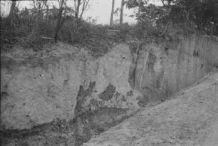 Aufschluss an der Straße bei Songea : Detailaufnahme von Bodenschichten an der Straße bei Songea.
