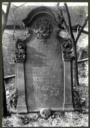 alter Friedhof. Grabstein des Schultheißen Johann Jakob Dörr, 1761