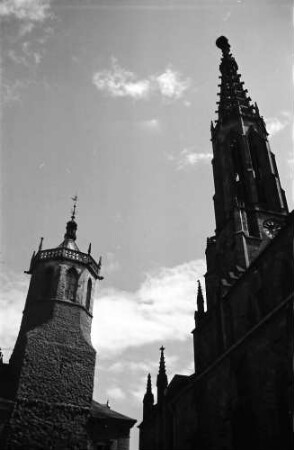 Bühl: Rathaus- und Kirchturm; von unten