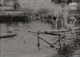 Im Freibad an der Lahn (192?)