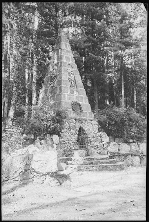 Schwarzenberg. Fürstenbrunn - Steinpyramide