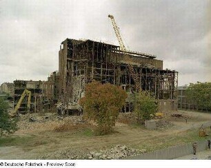 Kesselhaus : Heizkraftwerk Mitte. Kesselhaus während der Abrißarbeiten