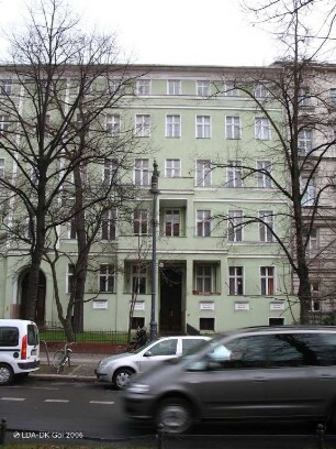 Mietshaus & Vorgarten; Berlin, Charlottenburg-Wilmersdorf