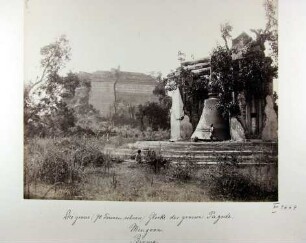 Die große Glocke (90 Tonnen schwer) der grossen Pagode in Mingun