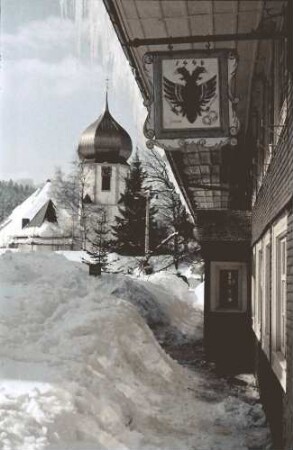 Hinterzarten: Aushängeschild des "Adler" vom Saal