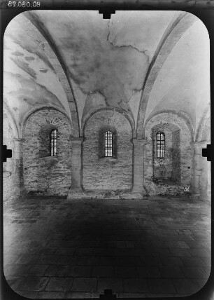 Ermsleben (Falkenstein/Harz-Ermsleben). Konradsburg (um 1200). Krypta. Inneres