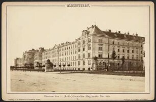 Albertstadt. Caserne des 1. (Leib-)Grenadierregiments No. 100 : Albertstadt. Caserne des 1. (Leib-)Grenadierregiments No. 100. Aus: Albertstadt. Sämmtliche Militärbauten in Dresden. 18 Photographien nach der Natur nebst Übersichtsplan. Verlag Adolf Gutbier, Dresden 1880, Blatt 2, Carte Cabinet. Verwalter: SLUB Dresden Hist.Sax.G.573 m