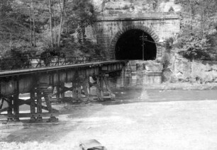 Talmühle (Calw): Nagoldbrücke 1560 Tunnelportal Schlossbergtunnel