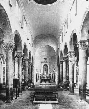 Florenz, S. Apostoli, Inneres, Langhaus nach Osten