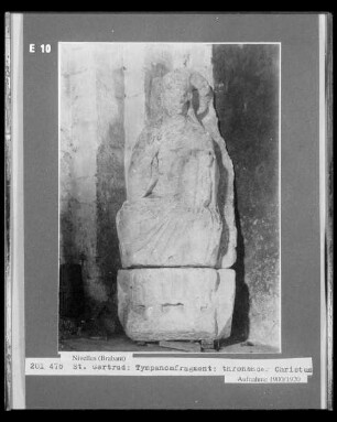 Tympanonfragment, thronender Christus