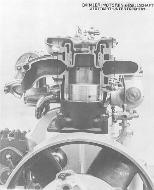 16/45 PS-Motor, Auspuffen (Daimler) : Technikgeschichte | Maschinenbau | Verkehrswesen | Autowesen