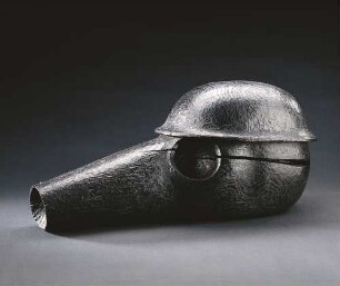 Gasmake mit Stahlhelm