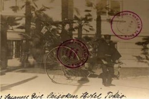 Rikschafahrer mit japanischem Mädchen, wahrscheinlich vor dem Seiyoken-Hotel in Tokio : Weltreisen. Rikschafahrer mit japanischem Mädchen, wahrscheinlich vor dem Seiyoken-Hotel in Tokio