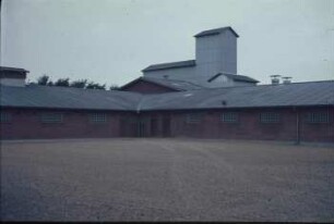 Fotografie: Betriebsgebäude, Stallsystem, Lager