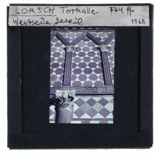 Lorsch, Torhalle : Detailansicht Westfassade