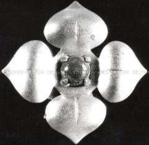 WHW-Abzeichen, Stilisierte Blüten: Kreuzform, 2. Reichsstraßensammlung 1936, durchgeführt von SA, SS u.a.