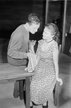 Szenenbilder aus dem Drama "Der Gesang im Feuerofen" von Carl Zuckmayer am Schillertheater Berlin : Szene mit Peter Mosbacher