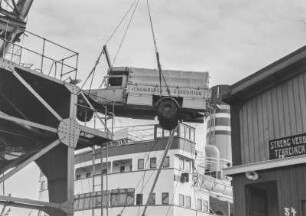 Verladen der Lastwagen