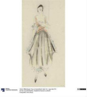 Frau in Abendkleid