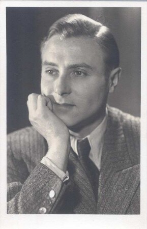 Porträt Heinz Klingenberg. Fotografie (Weltpostkarte). Dresden, um 1940