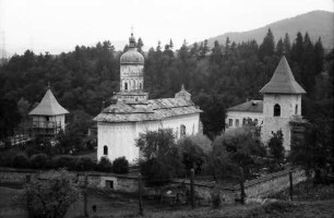 Bistrita: Monastirea Bistrita, Kirche und Glockenturm