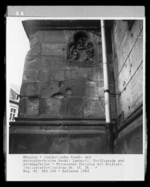 Thronender Christus mit Stiftern