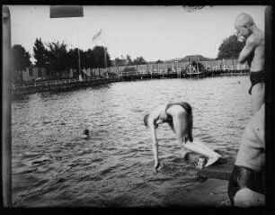 Ohne Titel (Hans Zille ins Wasser springend)