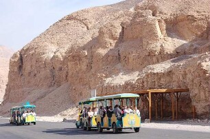 Luxor - Tal der Könige : Kleine Bahn zum Tal der Könige, Luxor / Theben-West, aufgenommen 2006