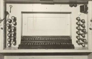 Lichtenberg b. Freiberg: Kirche. Orgel von Johann Christian Kayser, 1799-1800. Spielschrank