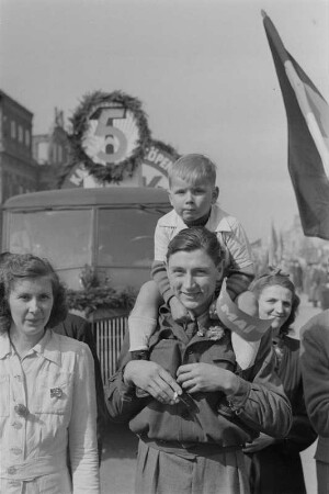Demonstration zum 1. Mai 1951 in Berlin : Demonstranten