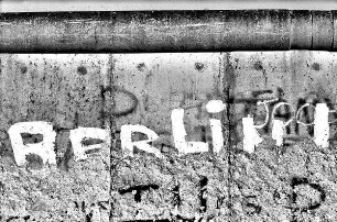 Inschrift "Berlin" auf der Berliner Mauer